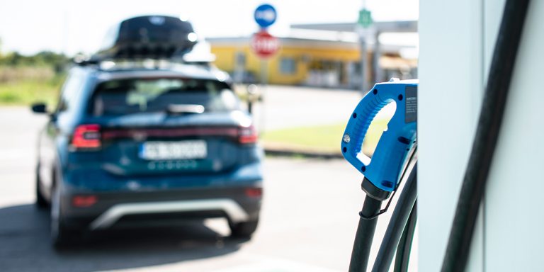 Grote-prijsverschillen-bij-opladen-elektrische-auto’s-op-populaire-Europese-vakantiebestemmingen